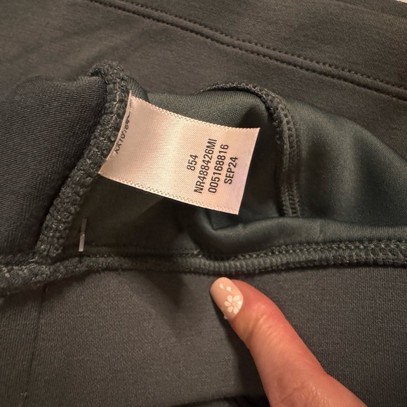 Zella Level Set Straight Leg Slit Hem Track Pants Green Small NWT (Flaw) - Picture 4 of 12